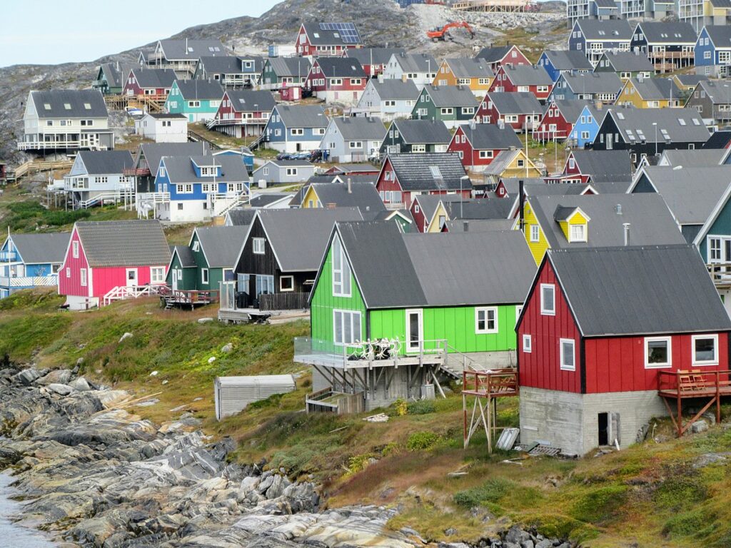 1200px-Closeup colorful houses Nuuk Greenland