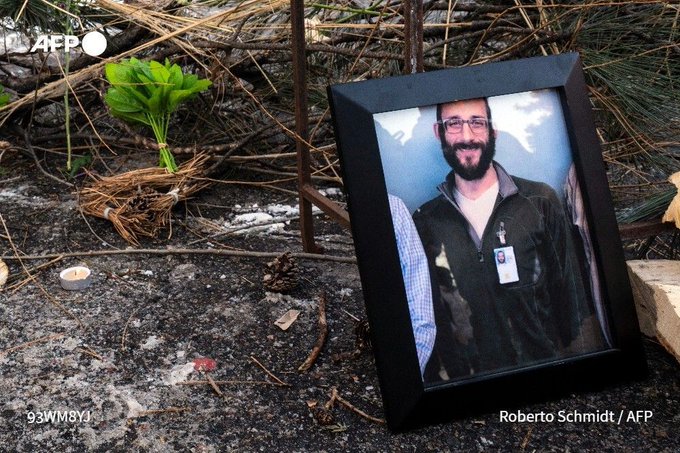 Protesters and police presence in Minneapolis streets after the shooting of Alex Pretti