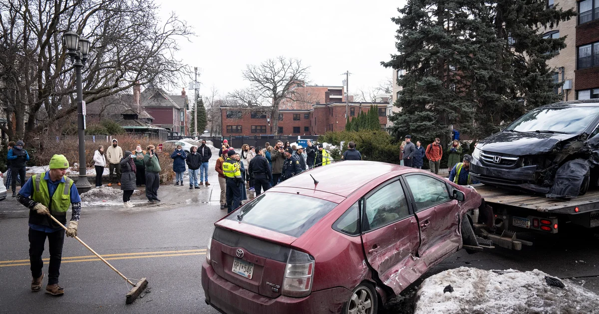 Police at a late-night crash scene with emergency lights, illustrating the traffic-control setting before the shooting.