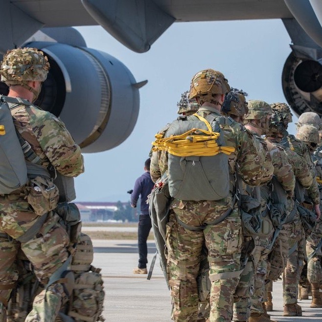 Axios: US planning for Iran ground ops Options on the table: Kharg Island - 90% of Iran's oil exports Larak Island - Strait of Hormuz choke point Abu Musa + 2 islands - UAE claims them Oil tanker blockade Military assets arriving. Trump's pause ends Friday. https://t.co/kLmscvaSc0 - X / Staticedgenews