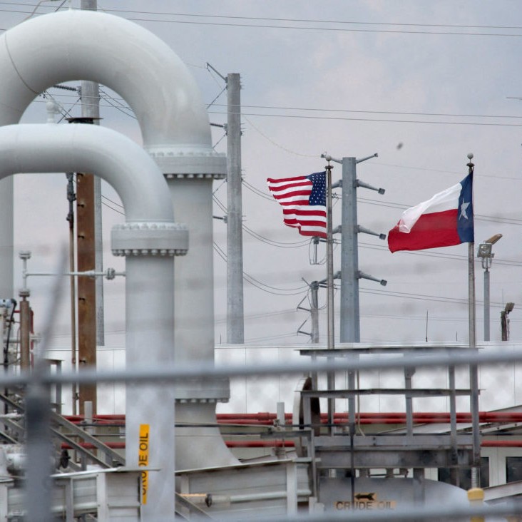 FILE PHOTO: Crude oil pipes and equipment are seen with the American and Texas flags flying in the background during a tour by the Department of Energy at the Strategic Petroleum Reserve in Freeport, Texas, June 9, 2016. Photo by Richard Carson/Reuters - Richard Carson/Reuters